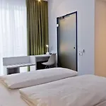 Super 8 By Wyndham Munich City West