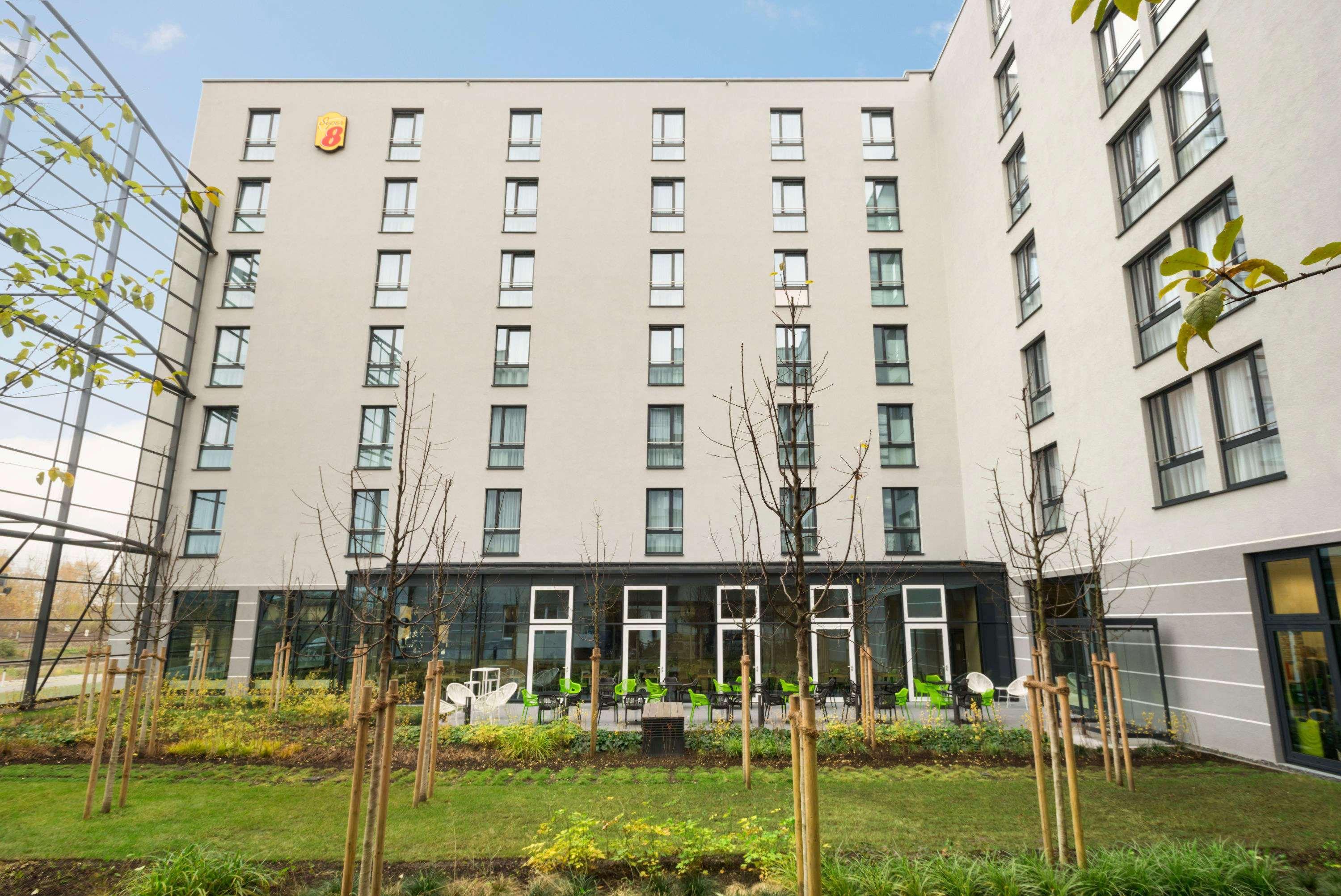 Super 8 By Wyndham West 3*