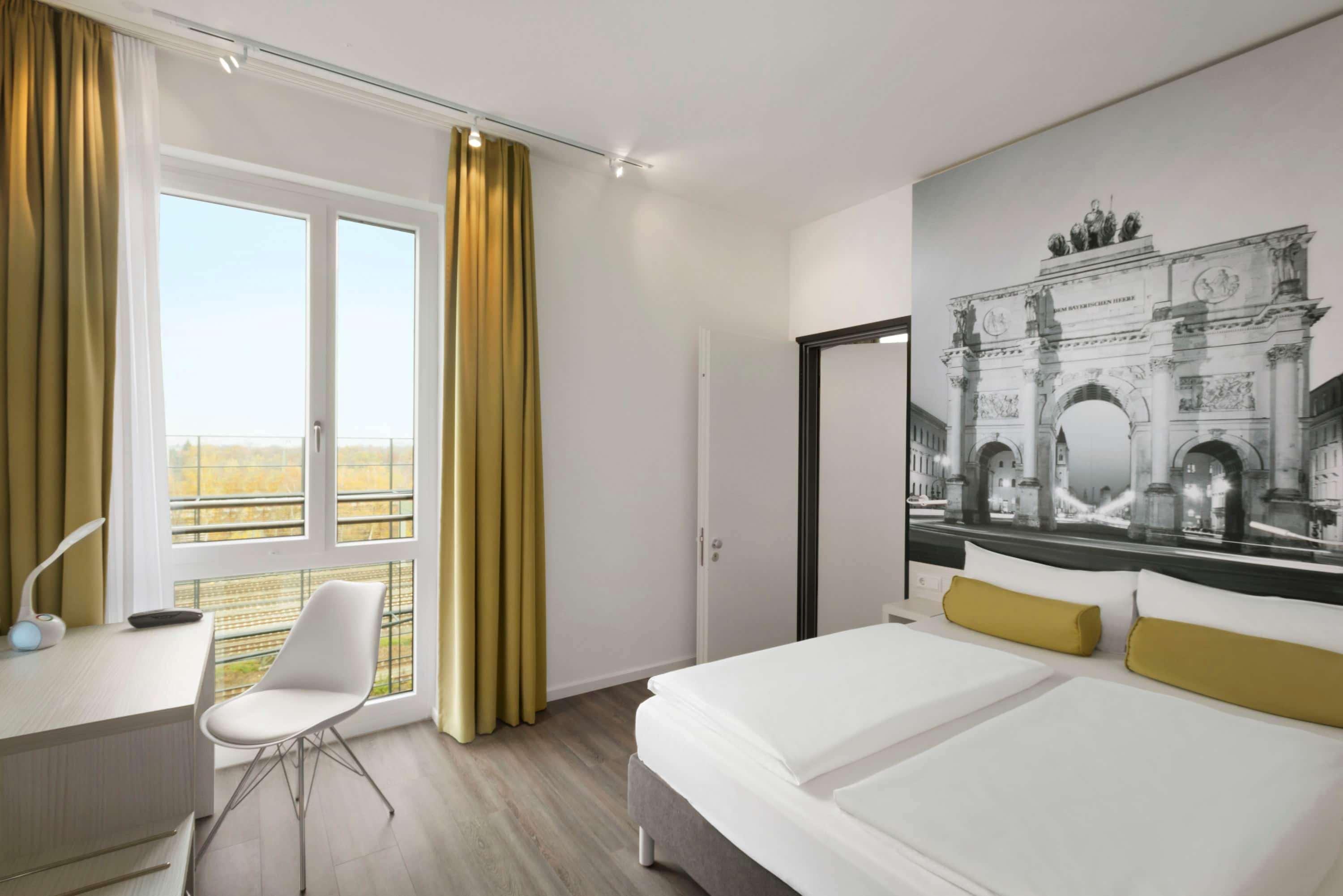 Hotel Super 8 By Wyndham West 3*