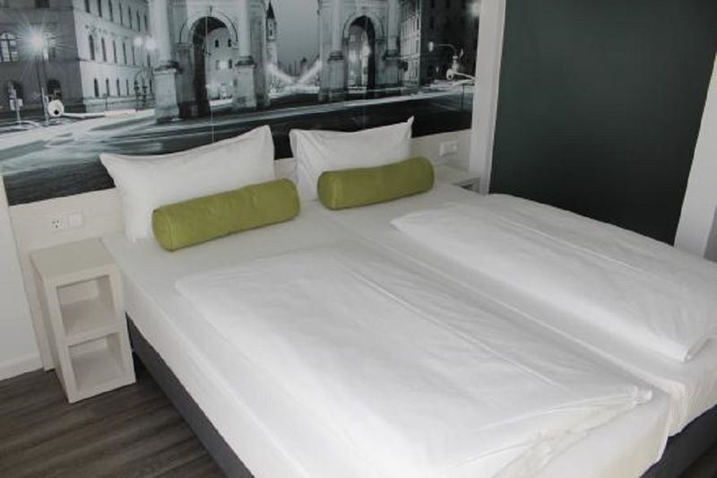 Super 8 By Wyndham West 3* Múnich
