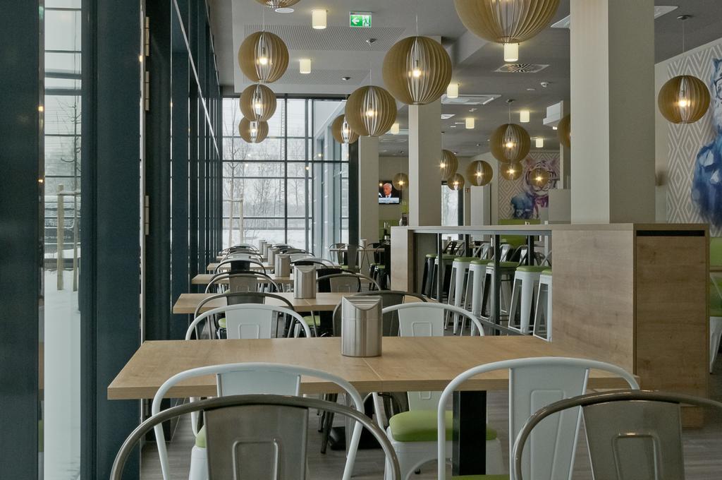 Super 8 By Wyndham West Hotel 3*