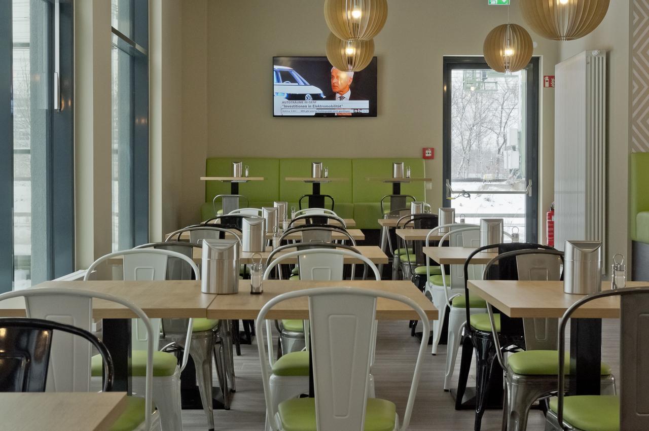 Super 8 By Wyndham West Hotel 3*