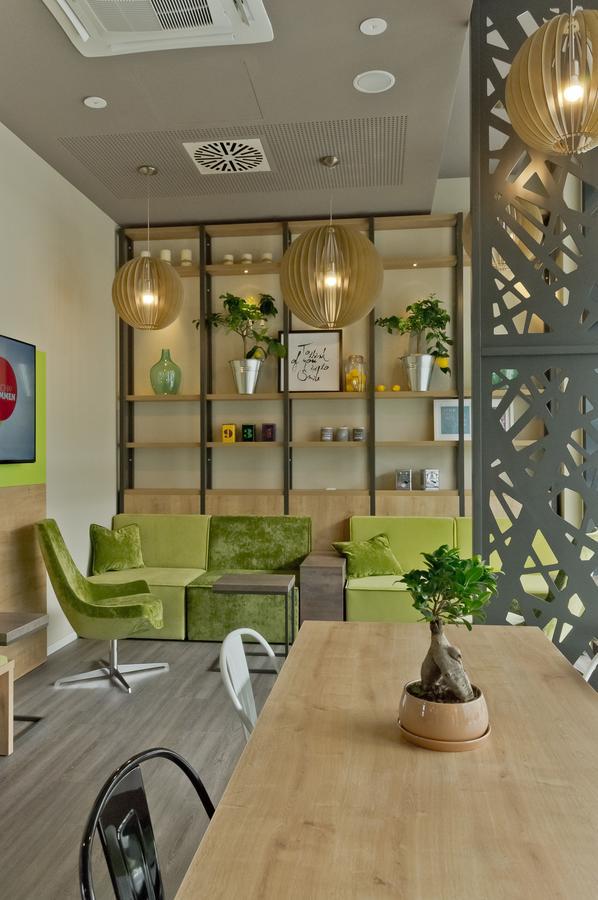 Hotel Super 8 By Wyndham West 3*
