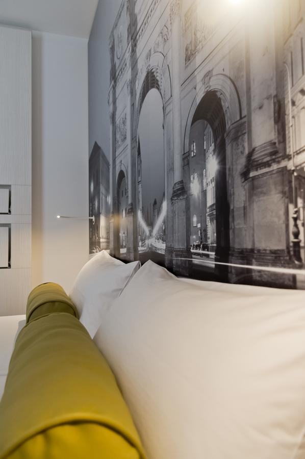 Super 8 By Wyndham West Hotel