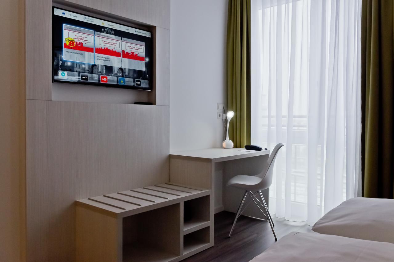 Hotel Super 8 By Wyndham West