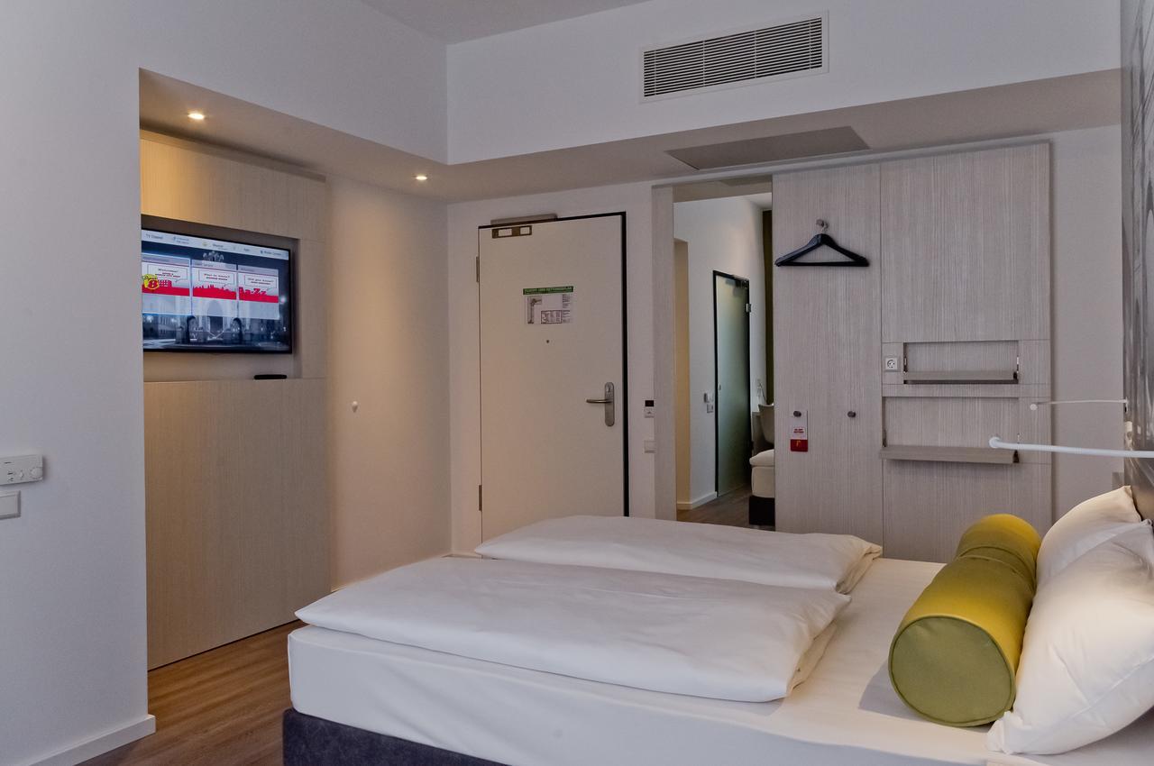 Super 8 By Wyndham West Hotel 3*