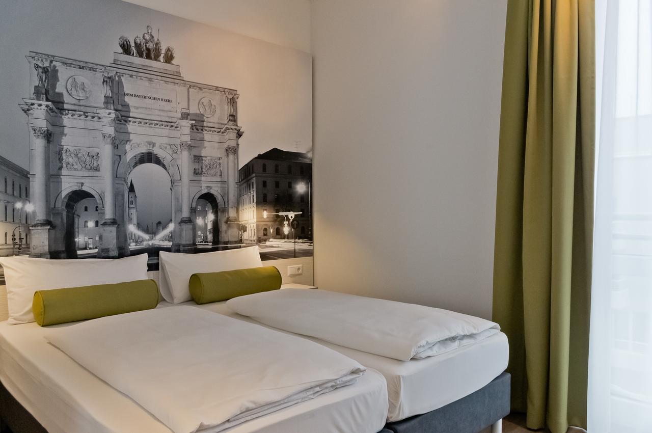 Hotel Super 8 By Wyndham West